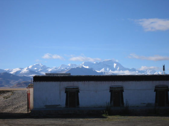 Old Tingri (Cho Oyu i bakgrunden)